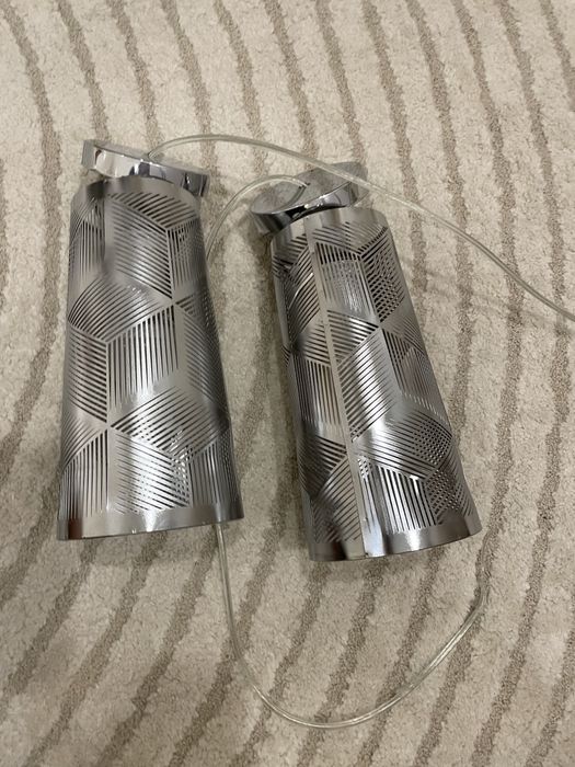 2 серебрянных металлических светильника