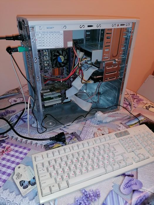 Частичен набор от компютър за Windows 98/XP