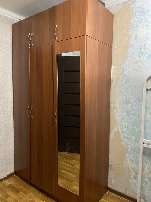 шкаф плательный в хорошем состоянии вместительный высота 2.20 глуб 60