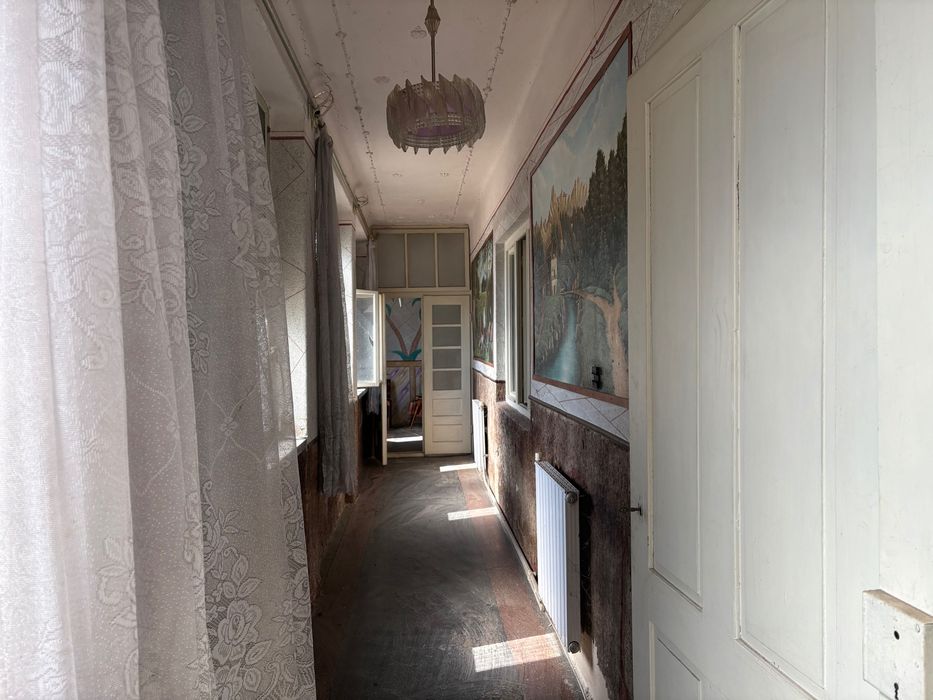 Casă spațioasă de vânzare – 6 camere, living și teren de 1.440 mp