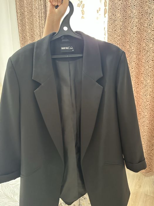 Костьюмы и брюки