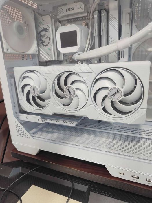 Sapphire - Radeon RX 9070 XT PURE