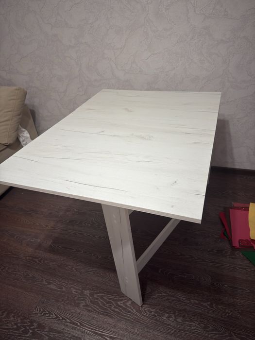 Продам стол книжку