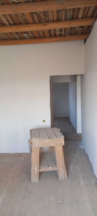 2 etajli uy sotiladi