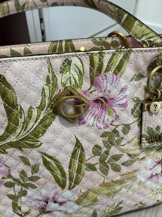 Дамска чанта Guess