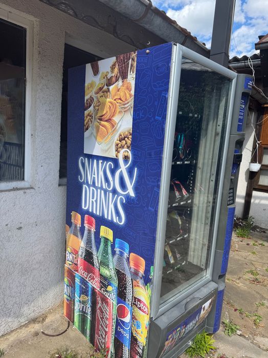 Вендинг машина за безалкохолно и снаксове
