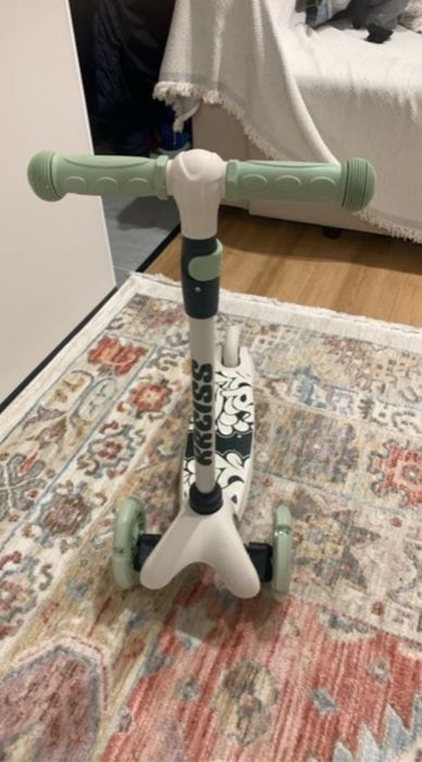 Самокат трёхколёсный