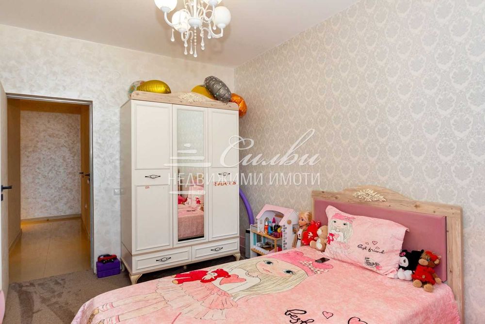 Продава се Тристаен апартамент в Шумен, Куршум чешма - 110 кв.м за 2273 €/кв.м - Снимка #9