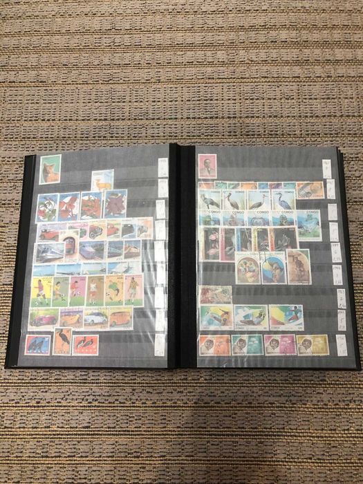 Vand colectie de timbre de pe 5 continente