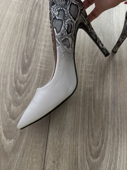 Обувки на висок ток