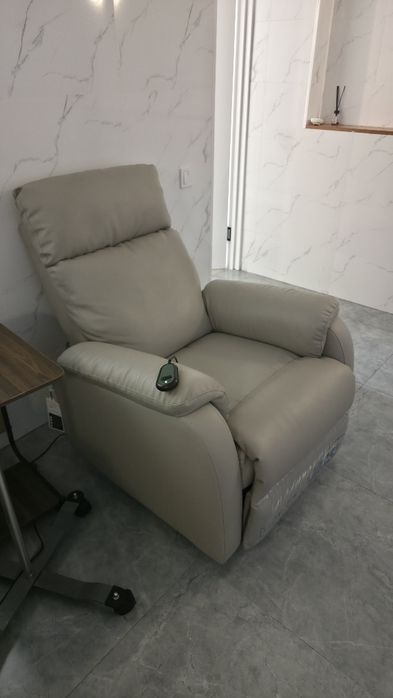 Продается кресло автоматическое раздвижное.