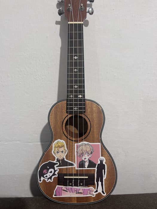 Продам укулелю с чехлом