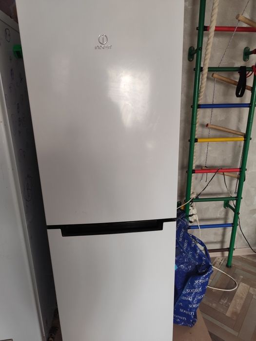 Продам холодильник Indesit No frost