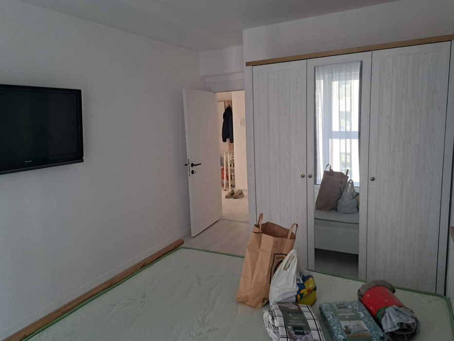 Inchiriez apartament cu 2 camere + parcare subsol