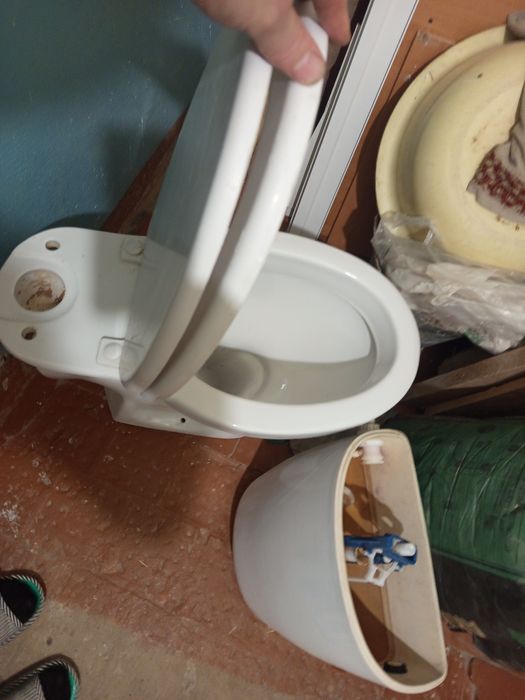 Продам унитаз б/у .