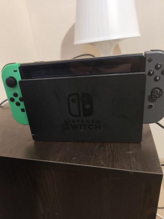 Nintendo Switch 1 с 2 комплекта джойстици и 256GB SD карта