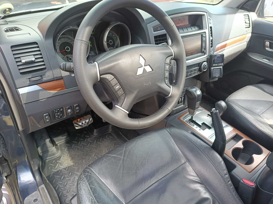 Продам Mitsubishi Pajero 4