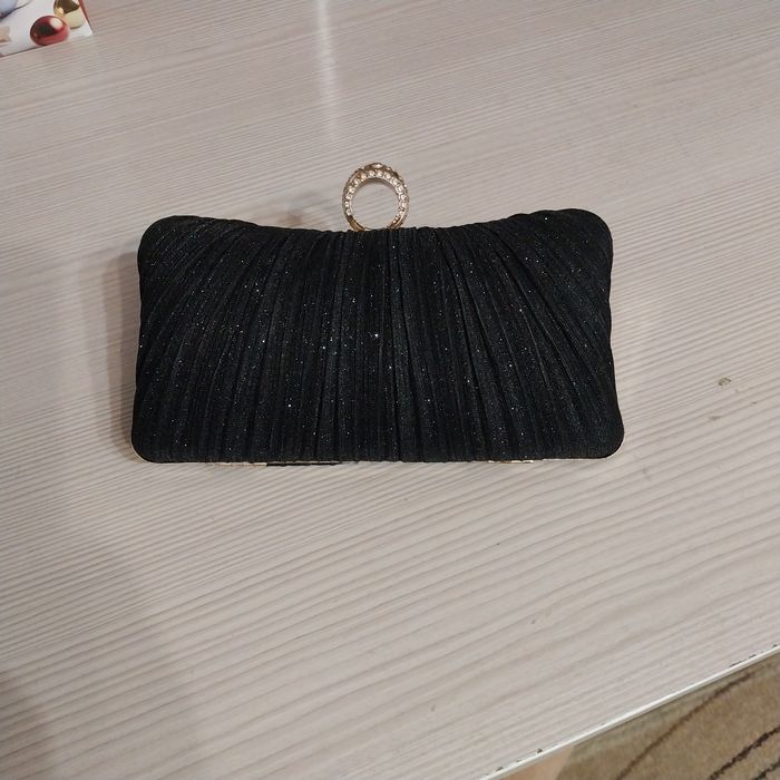 Клатч с золотой отделкой