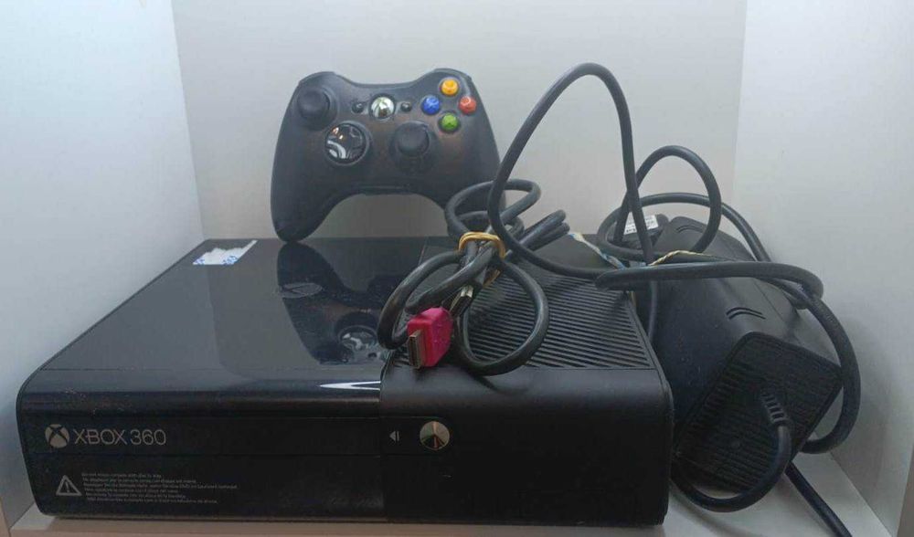 Consola XBOX 360 E - 500 GB
