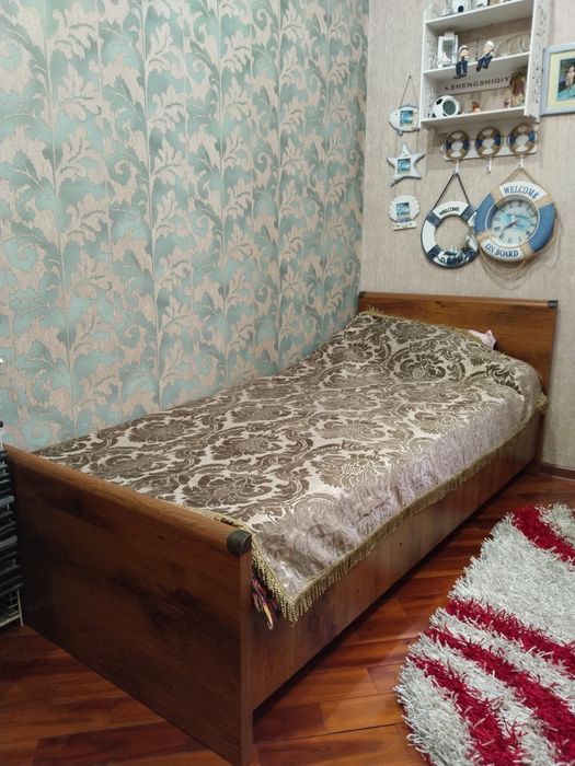 Кровать, стол , шкаф продам