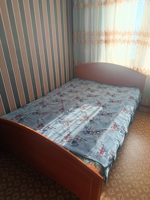 Кровать двуспалка с матрасом