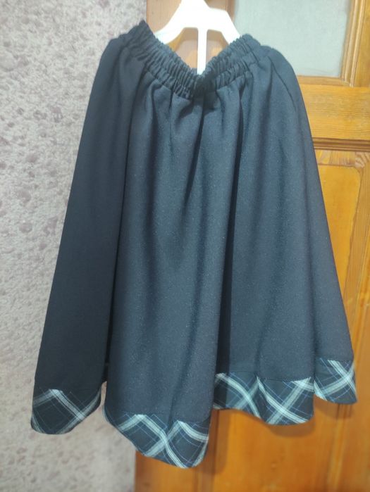 Продам школьную форму для девочки