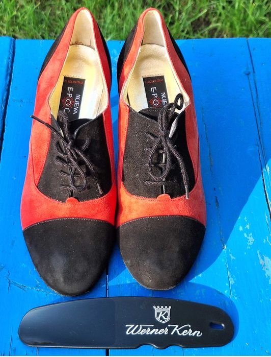 Vand o pereche de pantofi Nueva Epoca de la Werner Kern