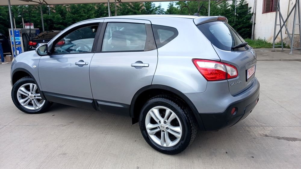 SUV Nissan Qashqai 1.5 Dci 110 Cp**2011**Stare foarte buna**Nr rosii valabile**Euro 5**Distributie schimbata **Consum mic**ITALIA, fara rugina**