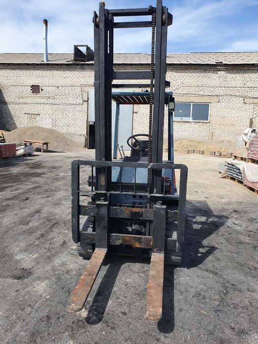 Вилочный погрузчик (кара)