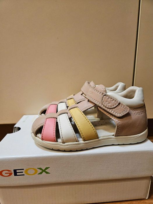 Сандали за момиче Geox