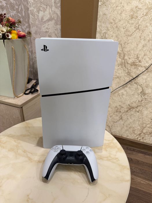 Play station 5 825GB