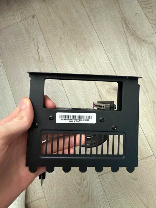 PCIe riser кабел + вертикален GPU bracket (PCIe 3.0)