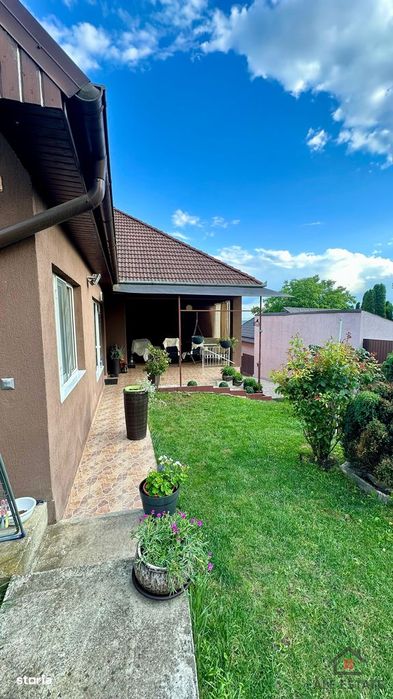 Casă modernă, P+E, 5 camere, 3 băi, teren 3.200 mp, zona Salina Turda