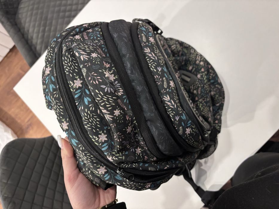 Продавам ученическа раница