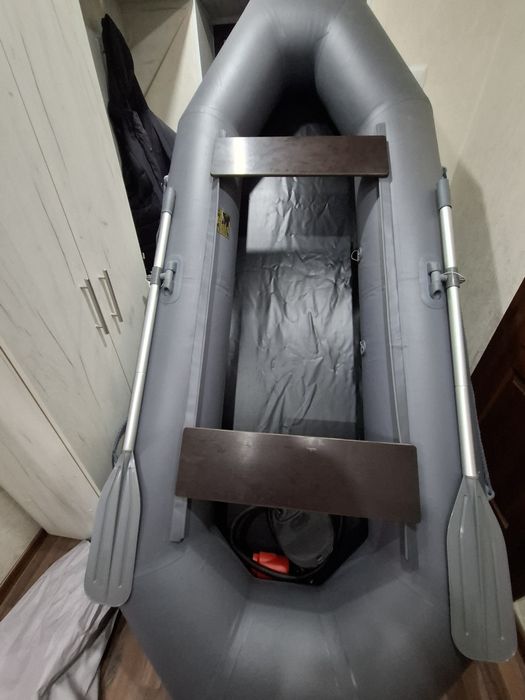 Новая лодка 280см 2х местная