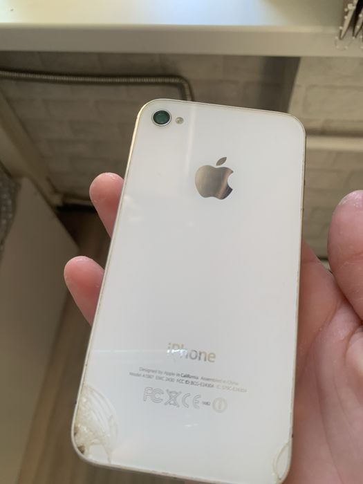 Продам телефон 4 iphone