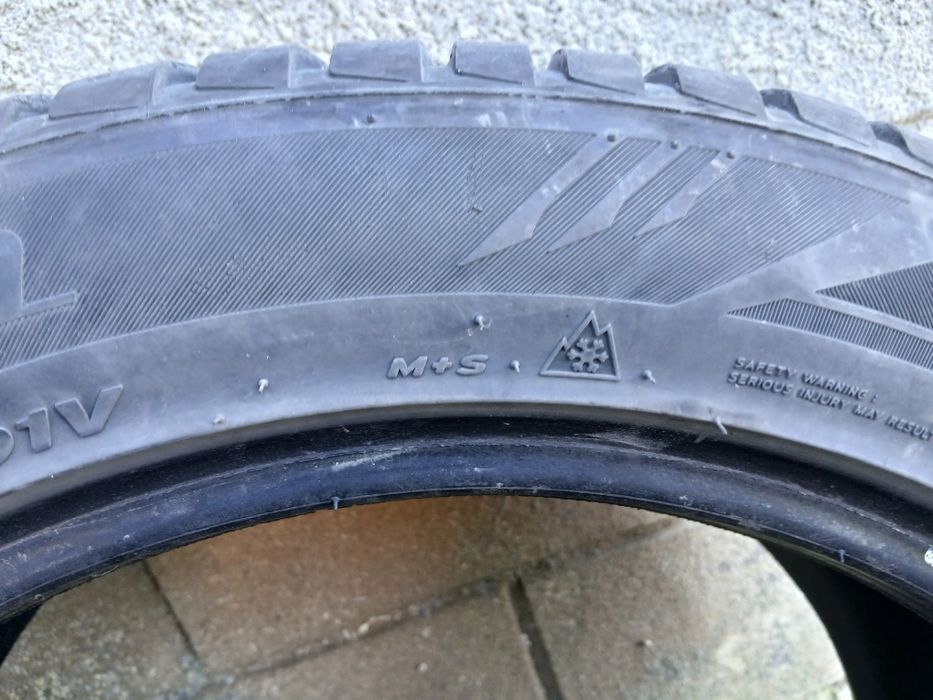 Зимни гуми Laufenn 235/50R18