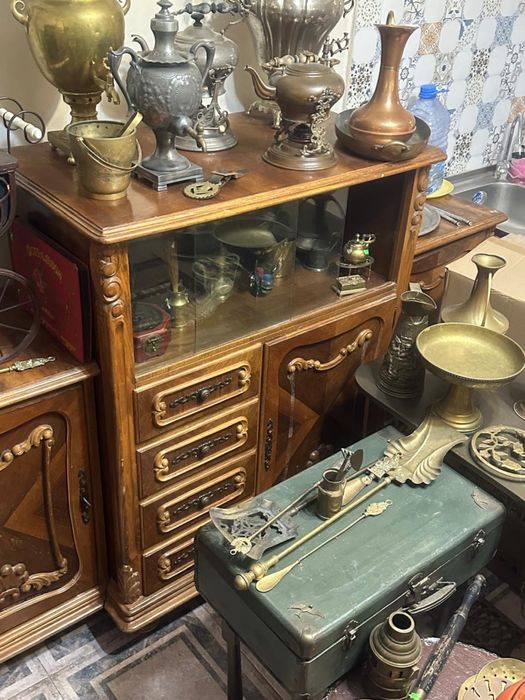 Антикварный комод, резьба, инкрустация, длина 2 метра