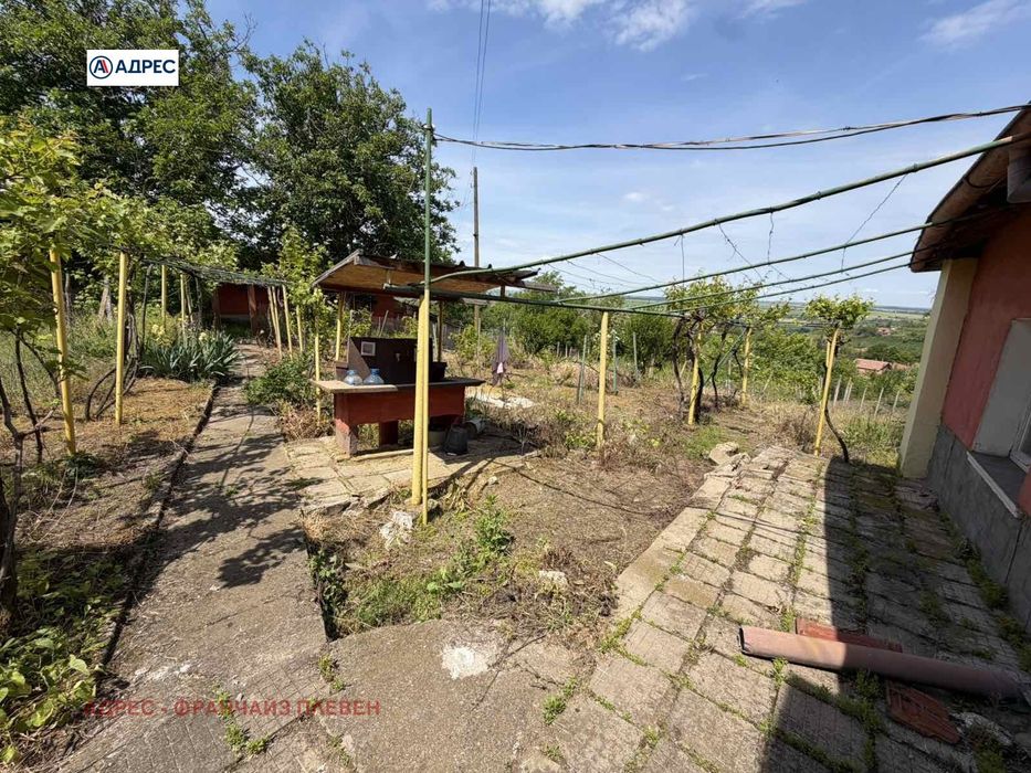 Къща в Плевен, област-с.Божурица площ 110 цена 15000