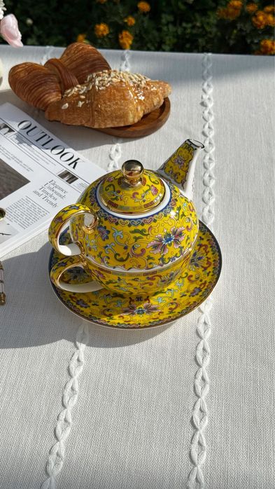 Фарфоровый чайный набор на одну персону.