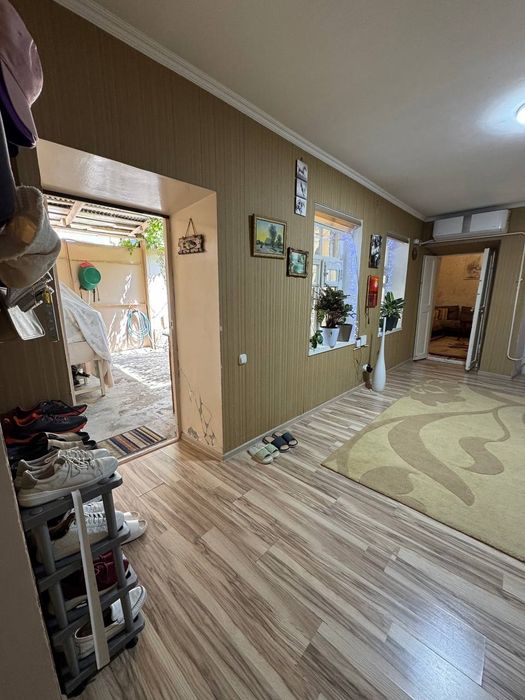 Продается дом с хорошей локацией.Срочно.Покупателю хорошо уступлю.