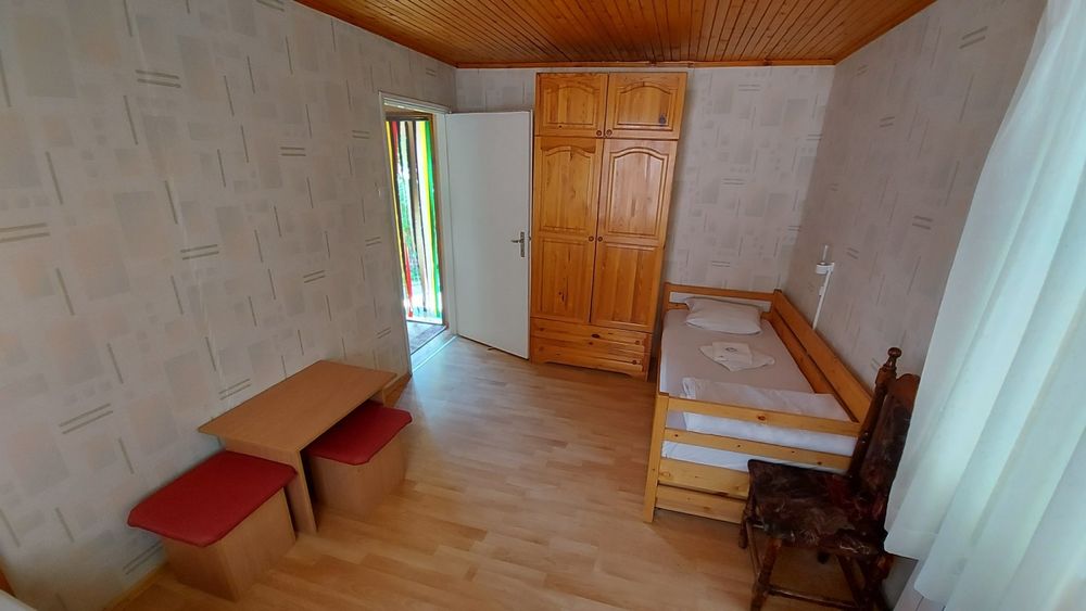 Дава се под наем Къща в с. Равногор, Област Пазарджик - 391 кв.м за 4845 € - Снимка #2