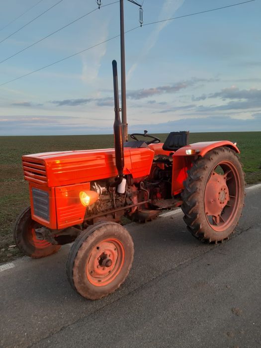 Vând Tractor Utb 445, în perfecta stare de funcționare. CITIȚI ANUNTUL