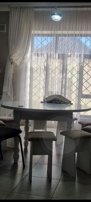 Продаются круглые столы без стульев