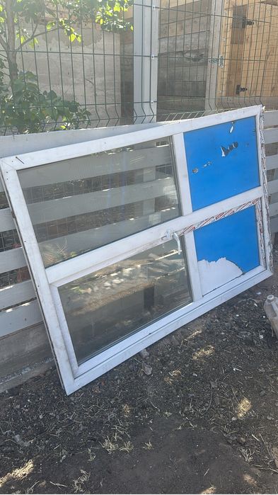 Продам пластиковую дверь высота 1,86 ширина 1,3