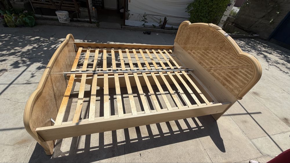 Продается двуспальная кровать