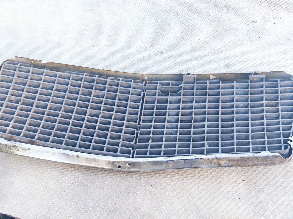 Продам решотку радиатора на мерс