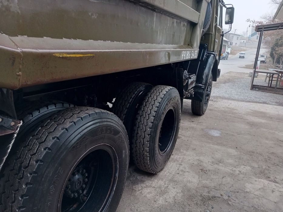 Yuk avtomobili sotiladi