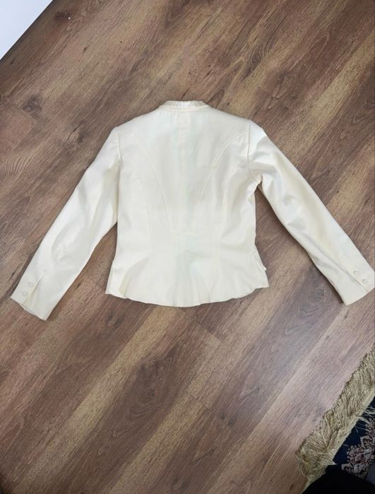 Пиджак сливочного цвета