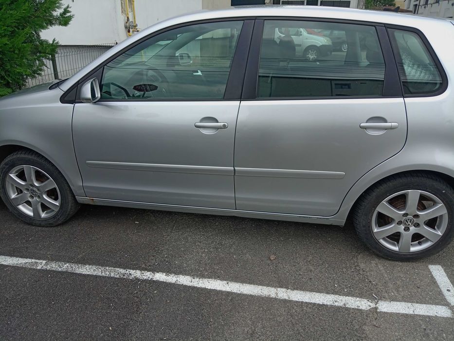 Vând Volkswagen polo din anul 2006 pe benzina cu doar 144319 km